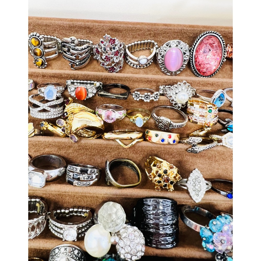 Vintage & Modern Gold & Silver Tone Assortment Fashion Statement Rings Lot of 85 - Picture 15 of 16